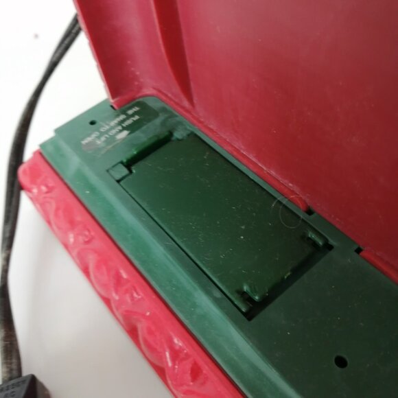 1994 HOLIDAY CREATIONS ANIMATED HOLIDAY SCENE SANTA WITH POT BELLY STOVE - Picture 13 of 16